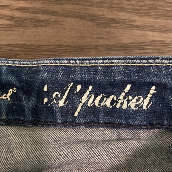 7 for all mankind boot cut flare jeans. Size 27. Medium wash. Faded front. - Picture 7 of 16